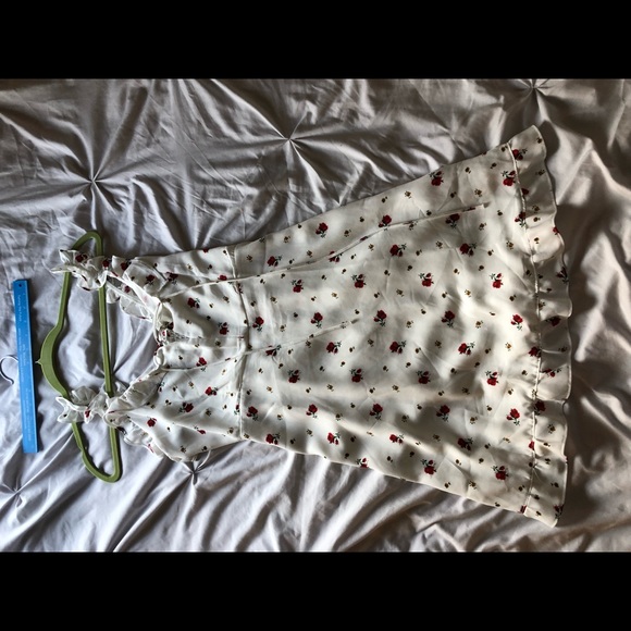 White ruffles dress - Picture 3 of 3